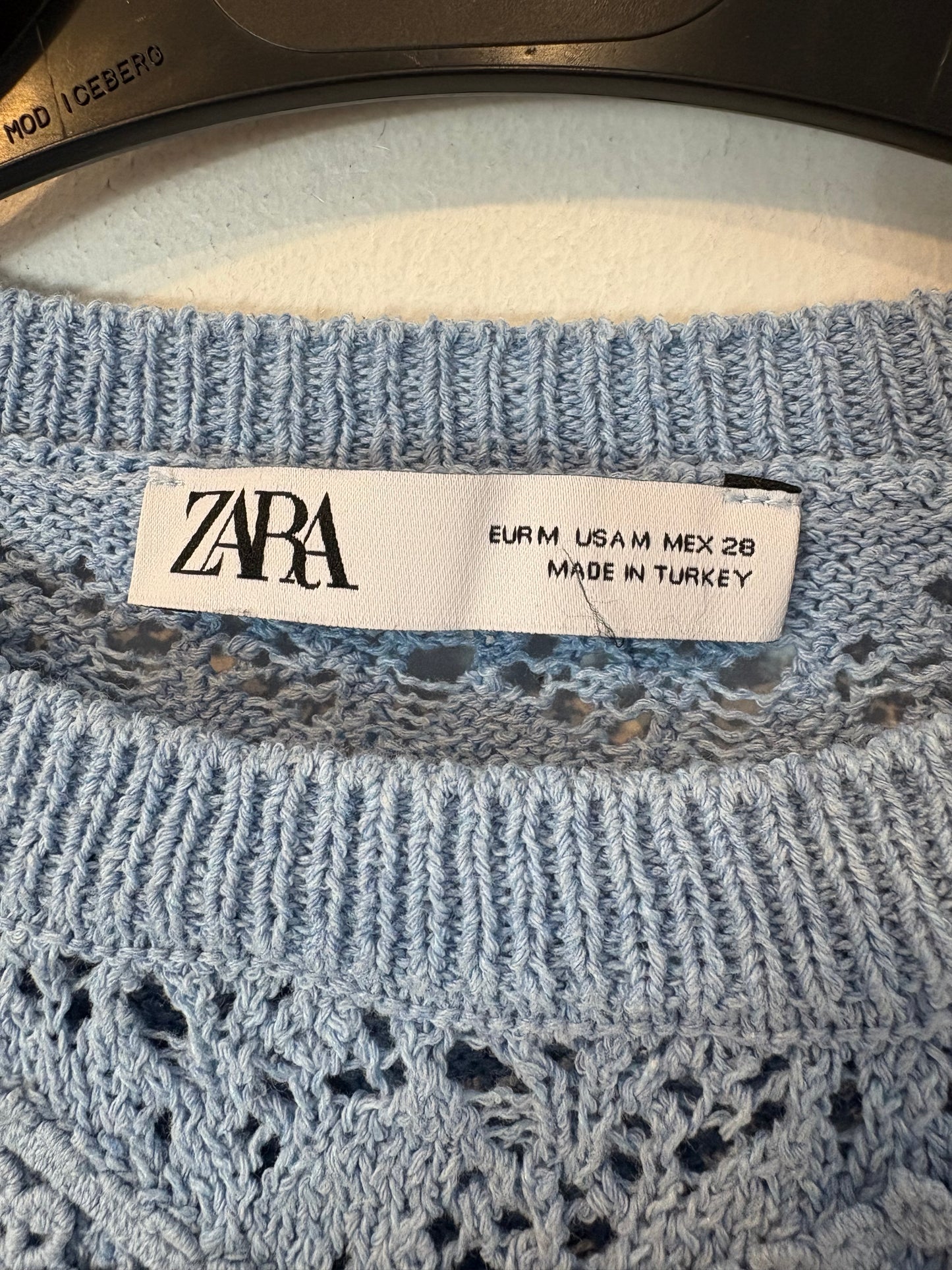 ZARA. Top azul claro texturas