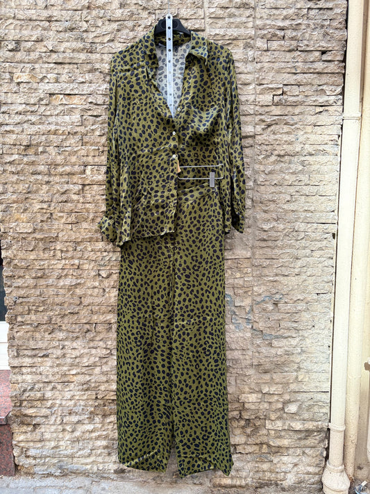 ZARA. Total look verde fluido. T XS/S