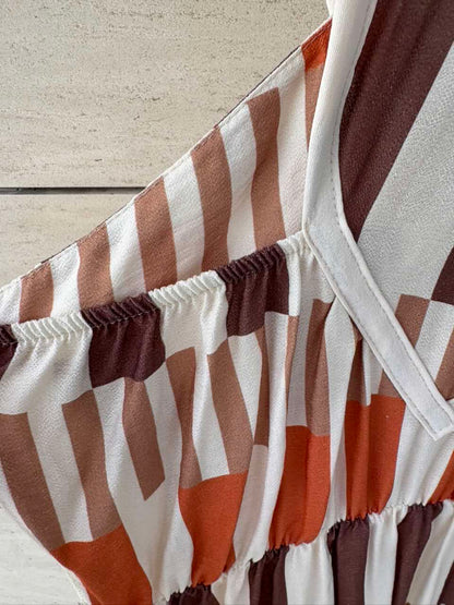 Vestido midi fluido escote geométrico