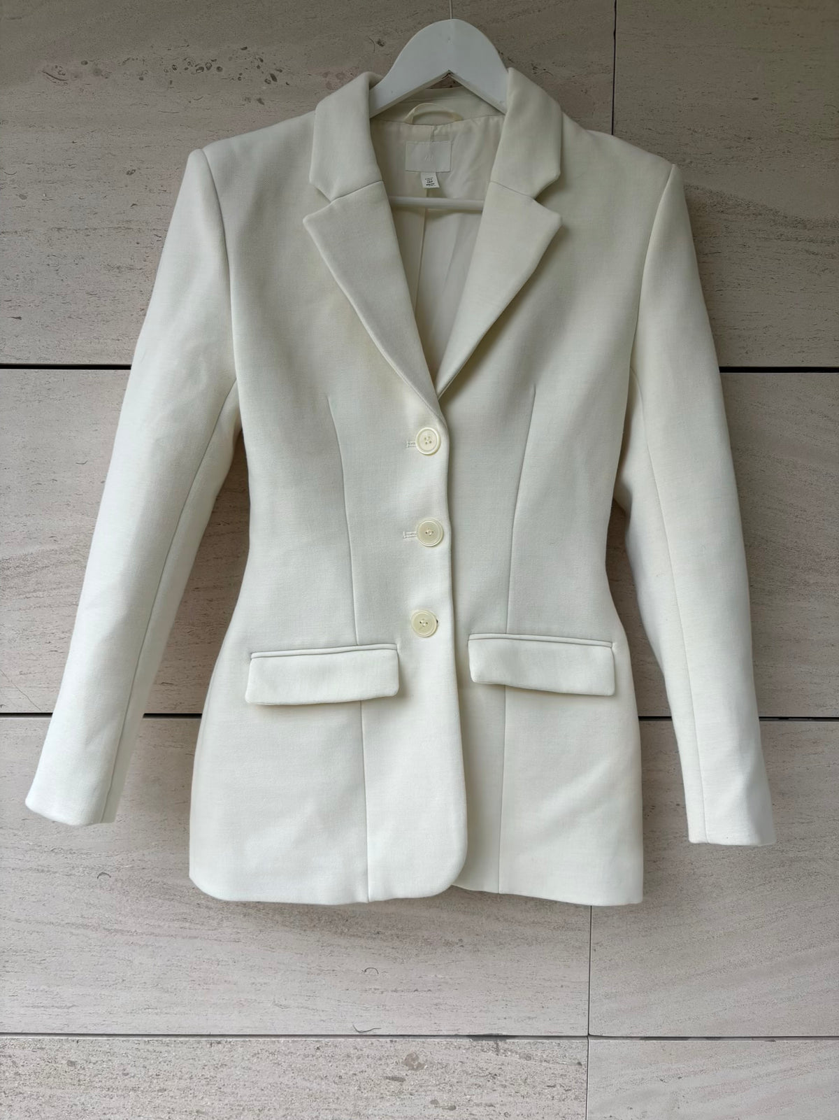H&M. Chaqueta estructura color crudo