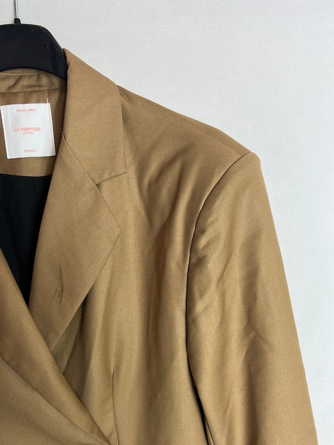 MY PEEPTOES. Camel oversized blazer with button detail on the back. XS-S (Tara)