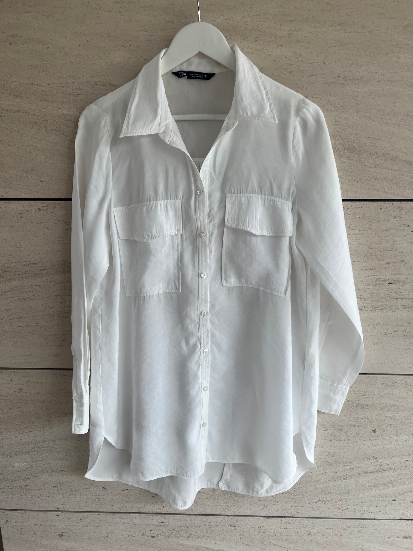 ZARA. White textured blouse with pockets. TM