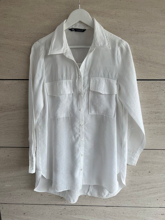 ZARA. White textured blouse with pockets. TM
