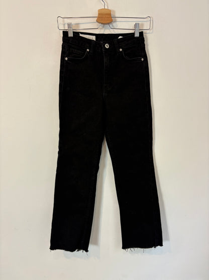 ZARA. Denim negro recto