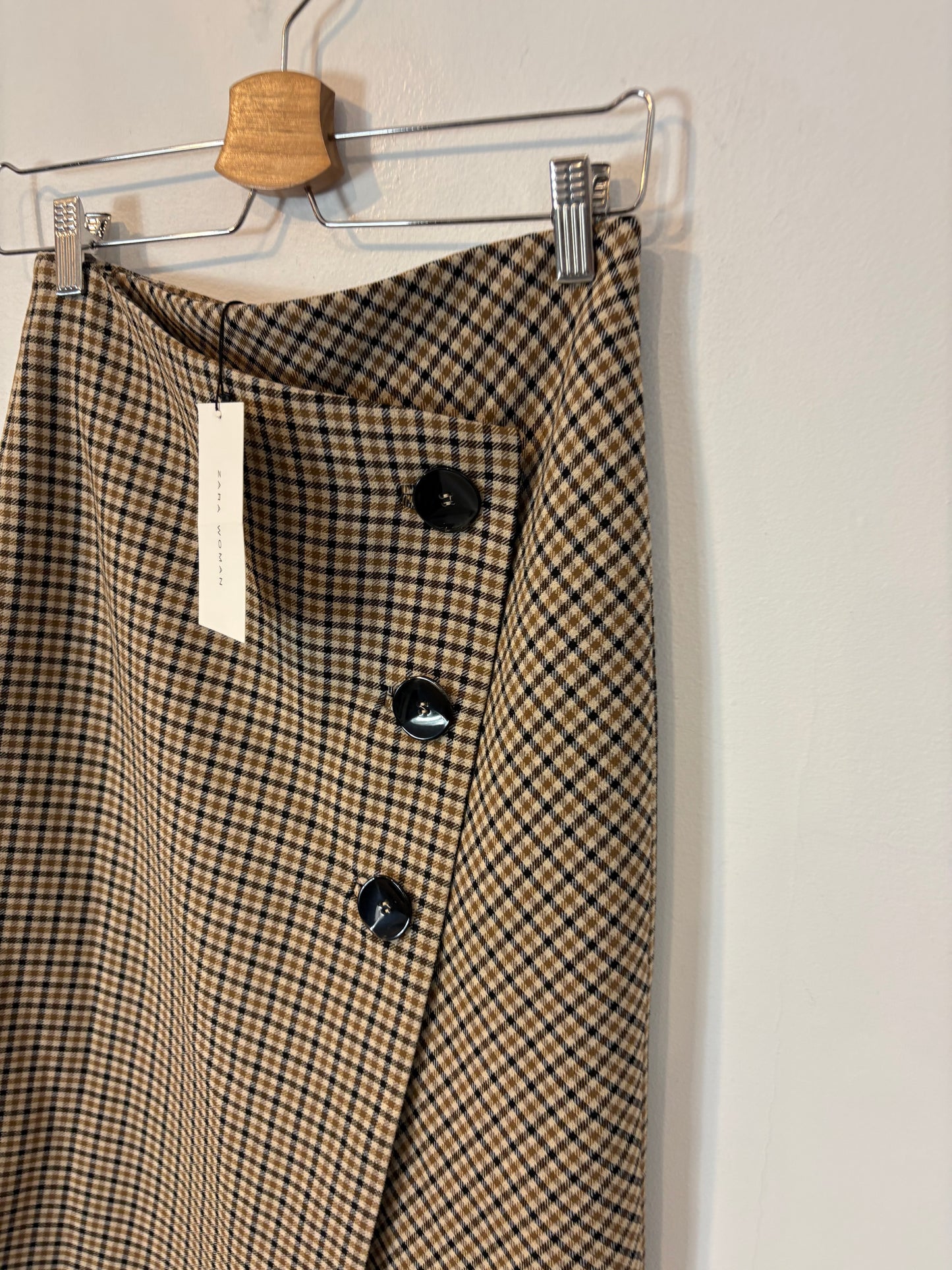 ZARA. Falda midi cuadros