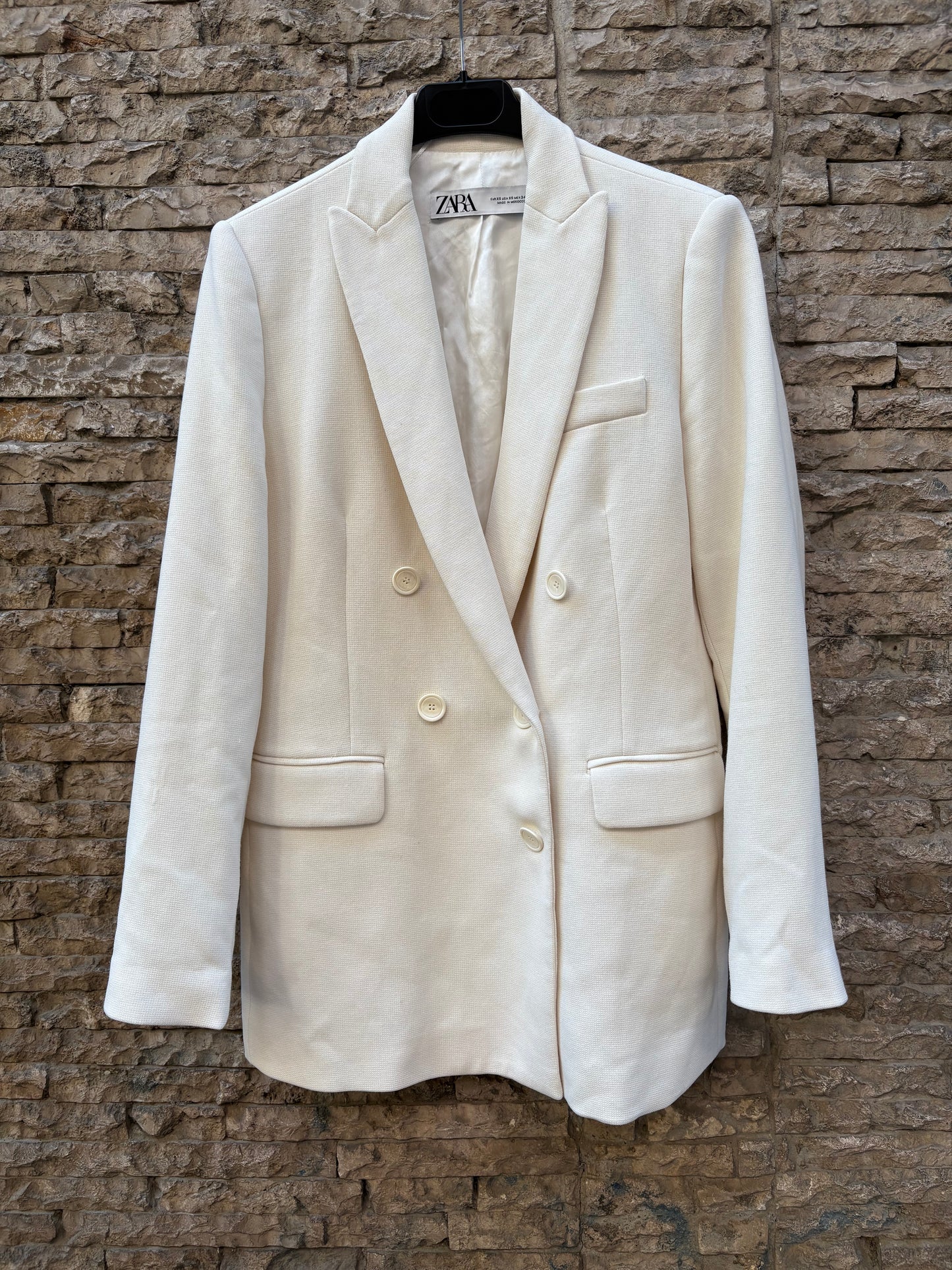 ZARA. Blazer fluida color crudo
