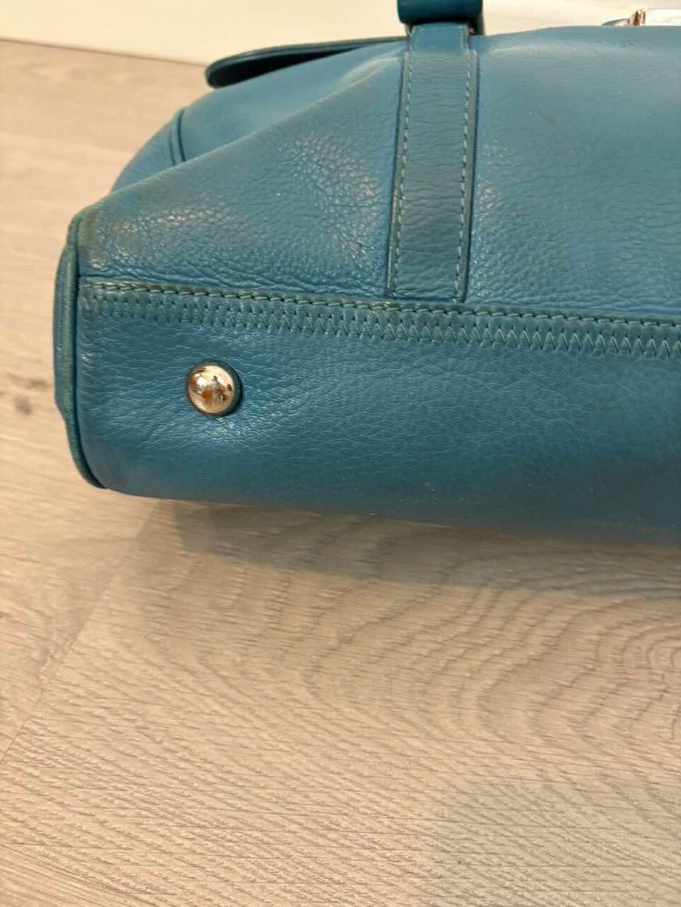 BIMBA Y LOLA. Bolso asa corta piel turquesa