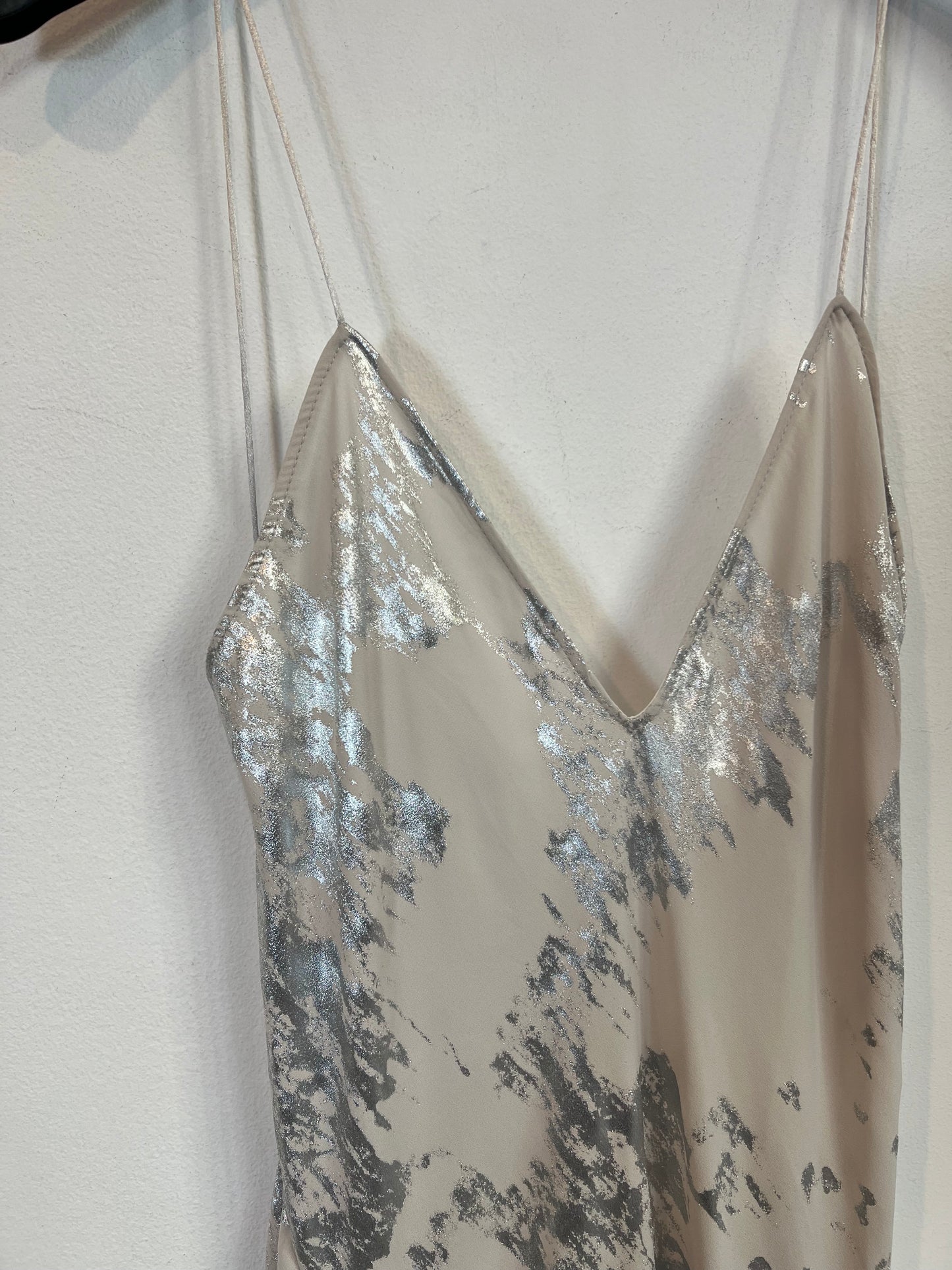 OTRAS. Vestido lencero plateado T.s