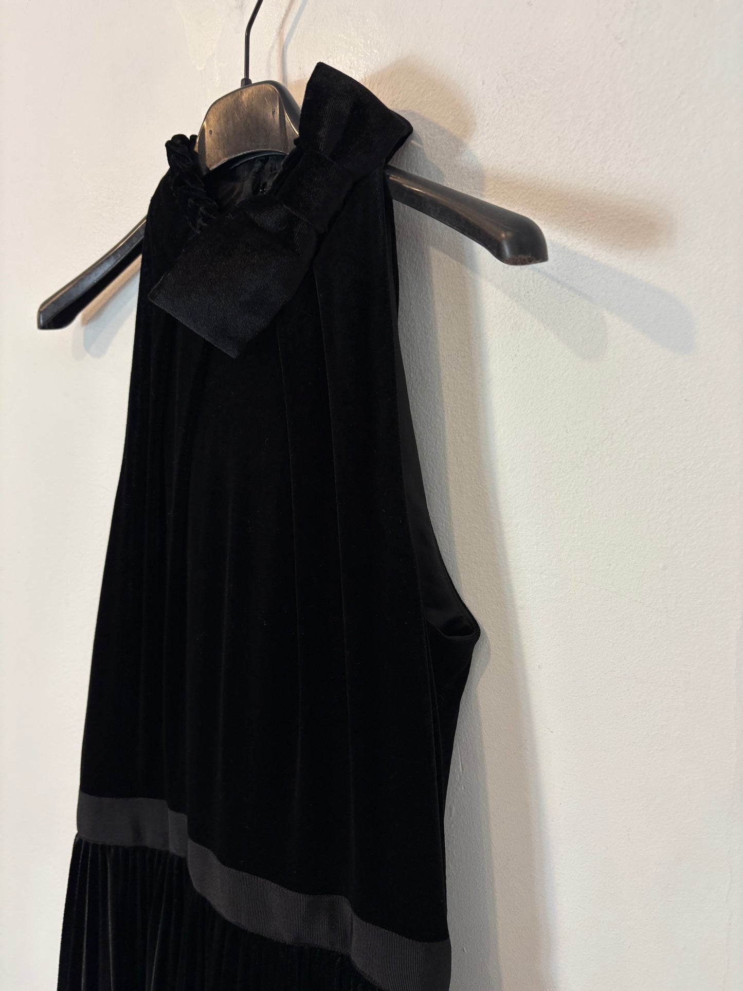 TED BAKER. Vestido terciopelo halter