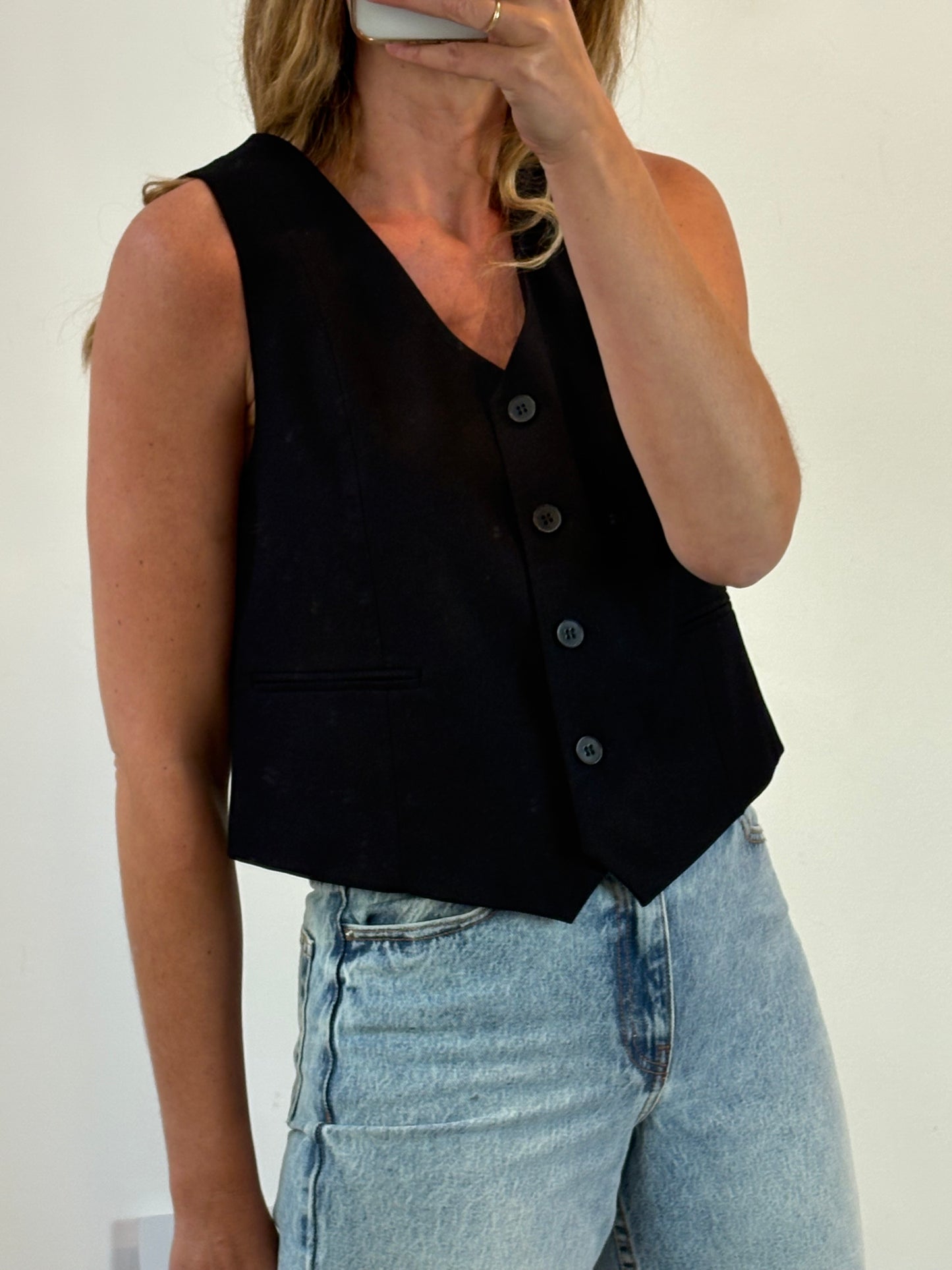 ZARA.Chaleco negro botones