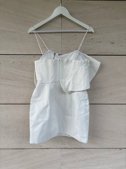 ZARA. Vestido corto blanco volante