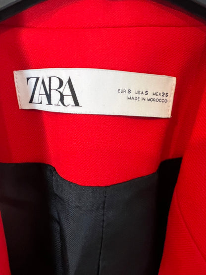ZARA. Blazer roja recta. T S