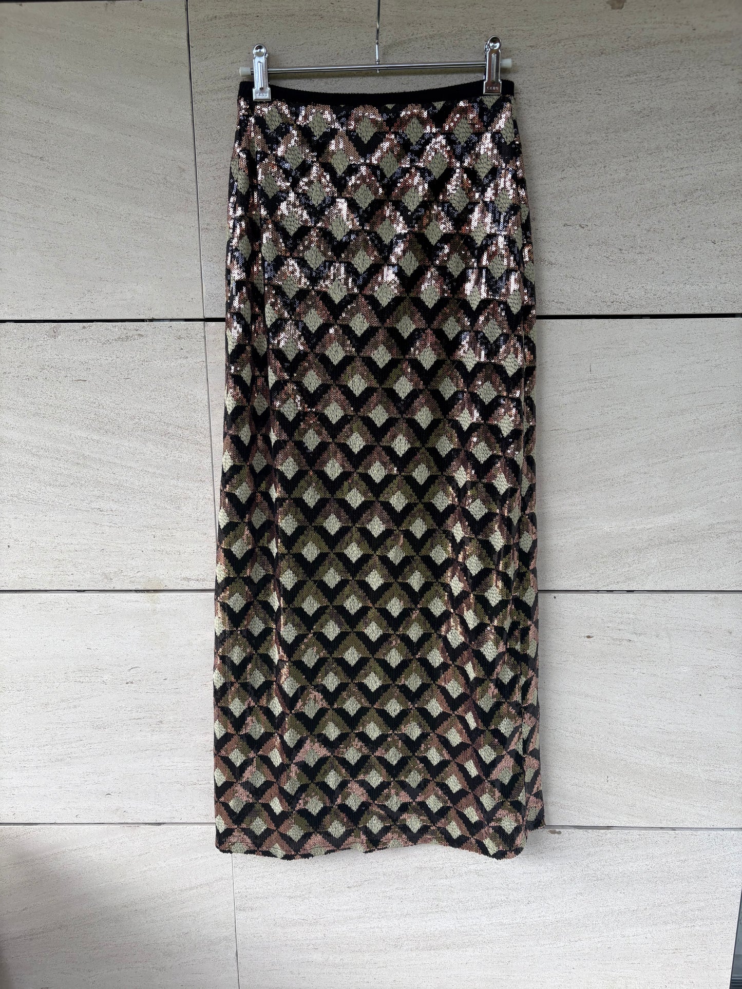 BAYMO. Falda midi lentejuelas colores