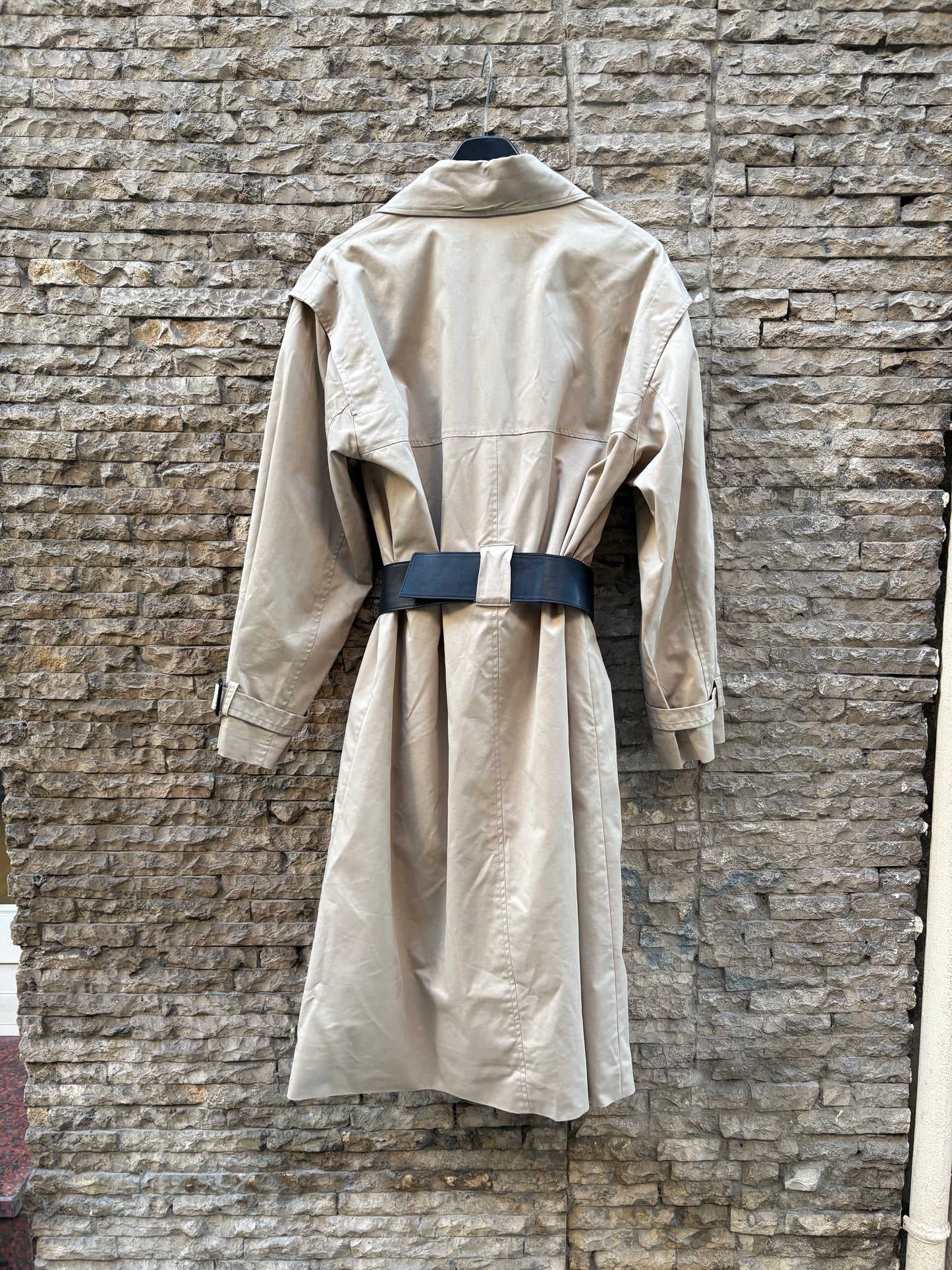 ZARA. Gabardina larga cinturón