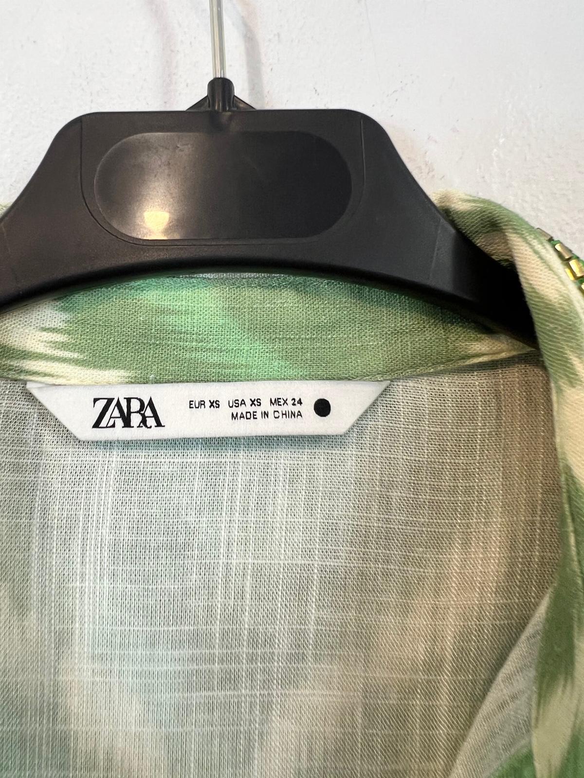ZARA. Blusa vede tie dye abalorios