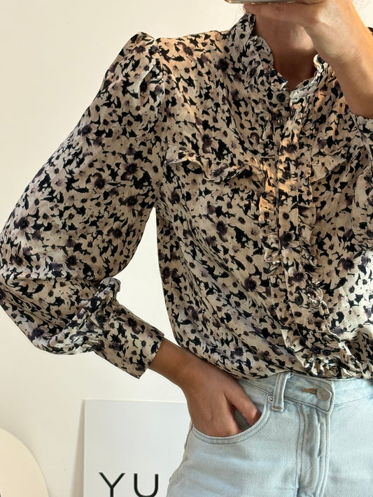 MANGO. Blusa estampado cuello volante