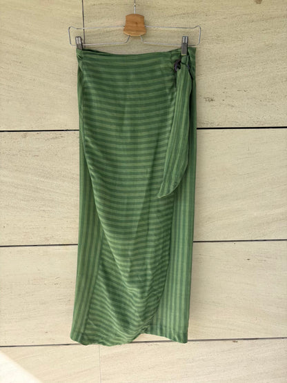 CANTÉ x ANITA. Falda larga cruzada rayas en verde