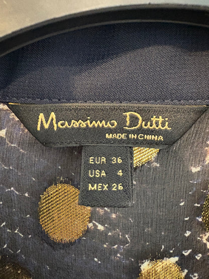 MASSIMO DUTTI. Blusa fluida dorados