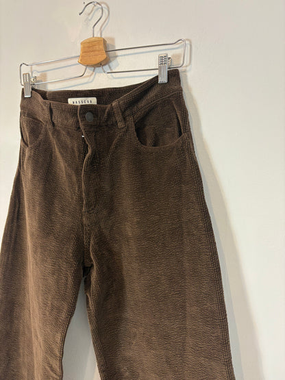 MASSCOB. Pantalón marrón textura pata ancha