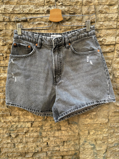 ZARA. Denim short gris. T 38