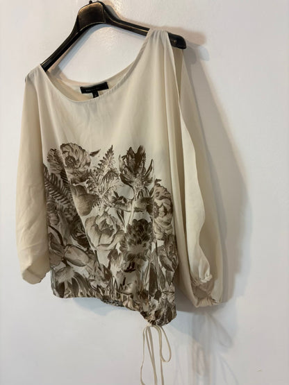 BCBG. Blusa estampado flores
