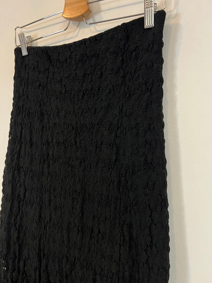 AWARE. Falda midi negra encaje06