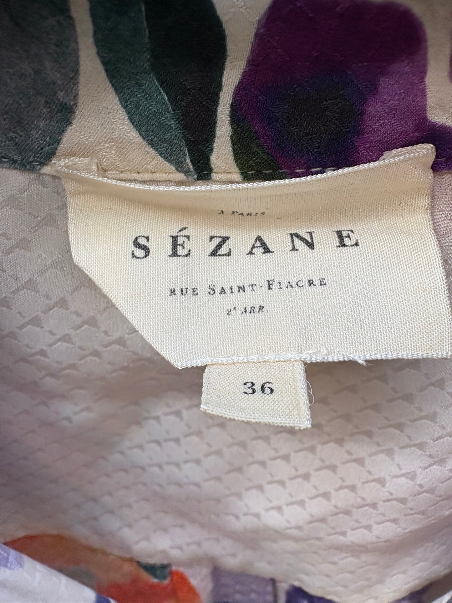 SÉZANE. Blusa seda flores