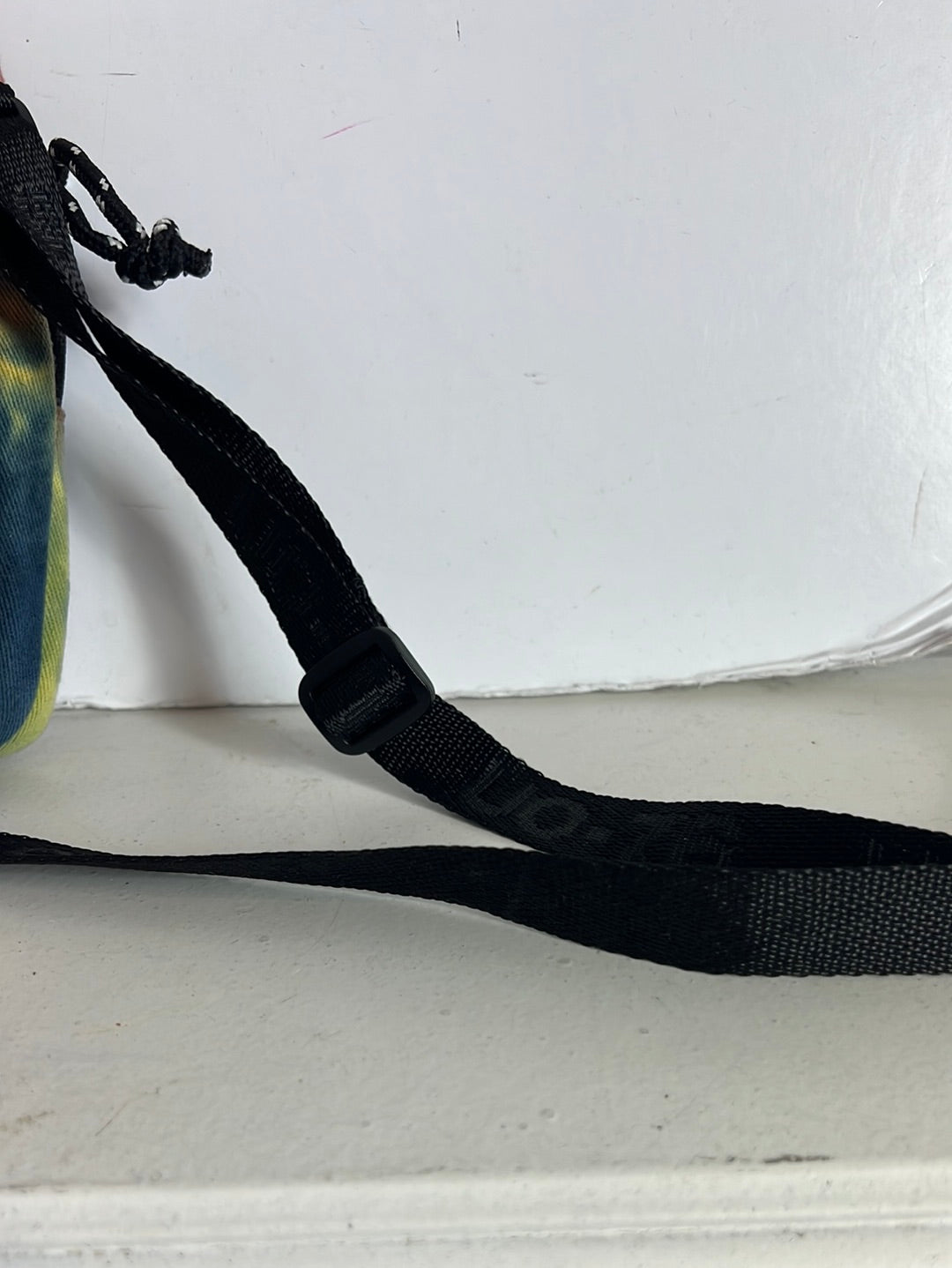 URBAN OUTFITTERS . Bolso mini tela tie dye