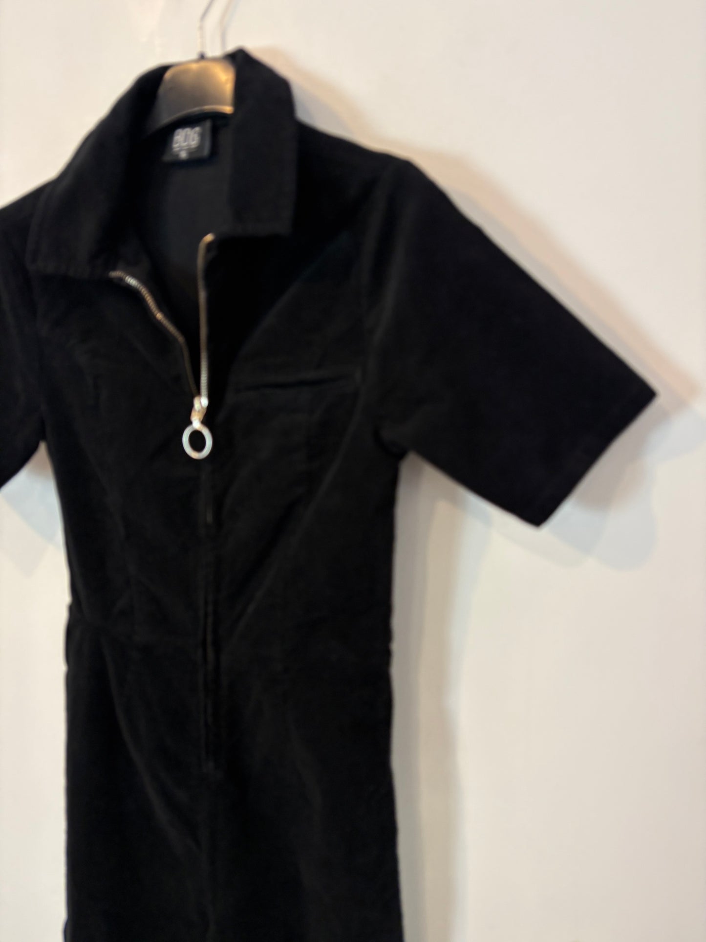 URBAN OUTFITERS. Mono largo negro textura