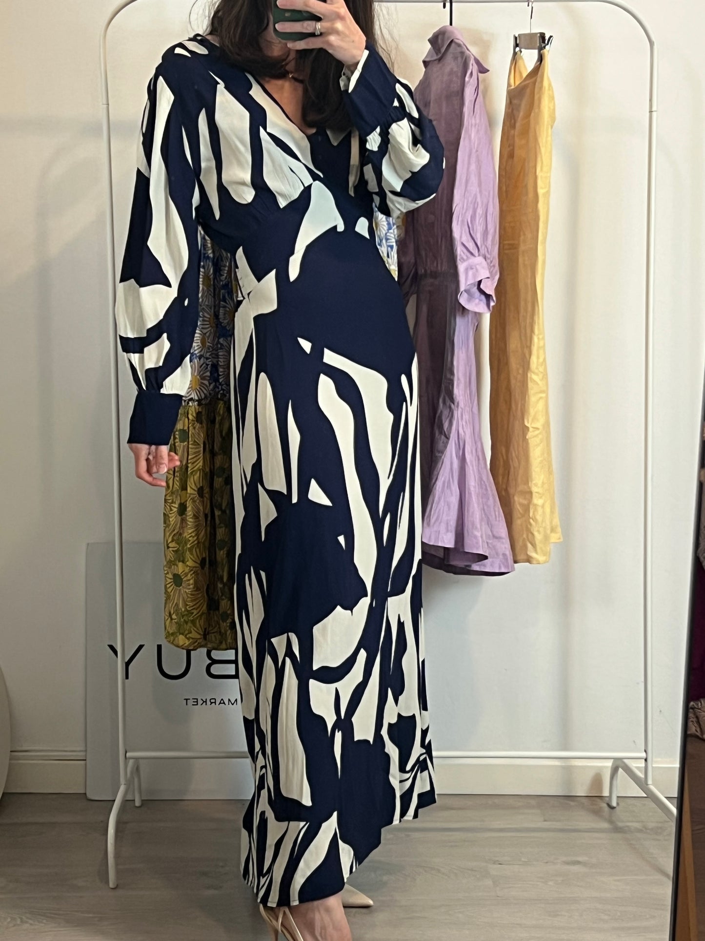 JUAN AVELLANEDA. Vestido largo estampado azules