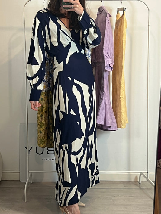 JUAN AVELLANEDA. Vestido largo estampado azules