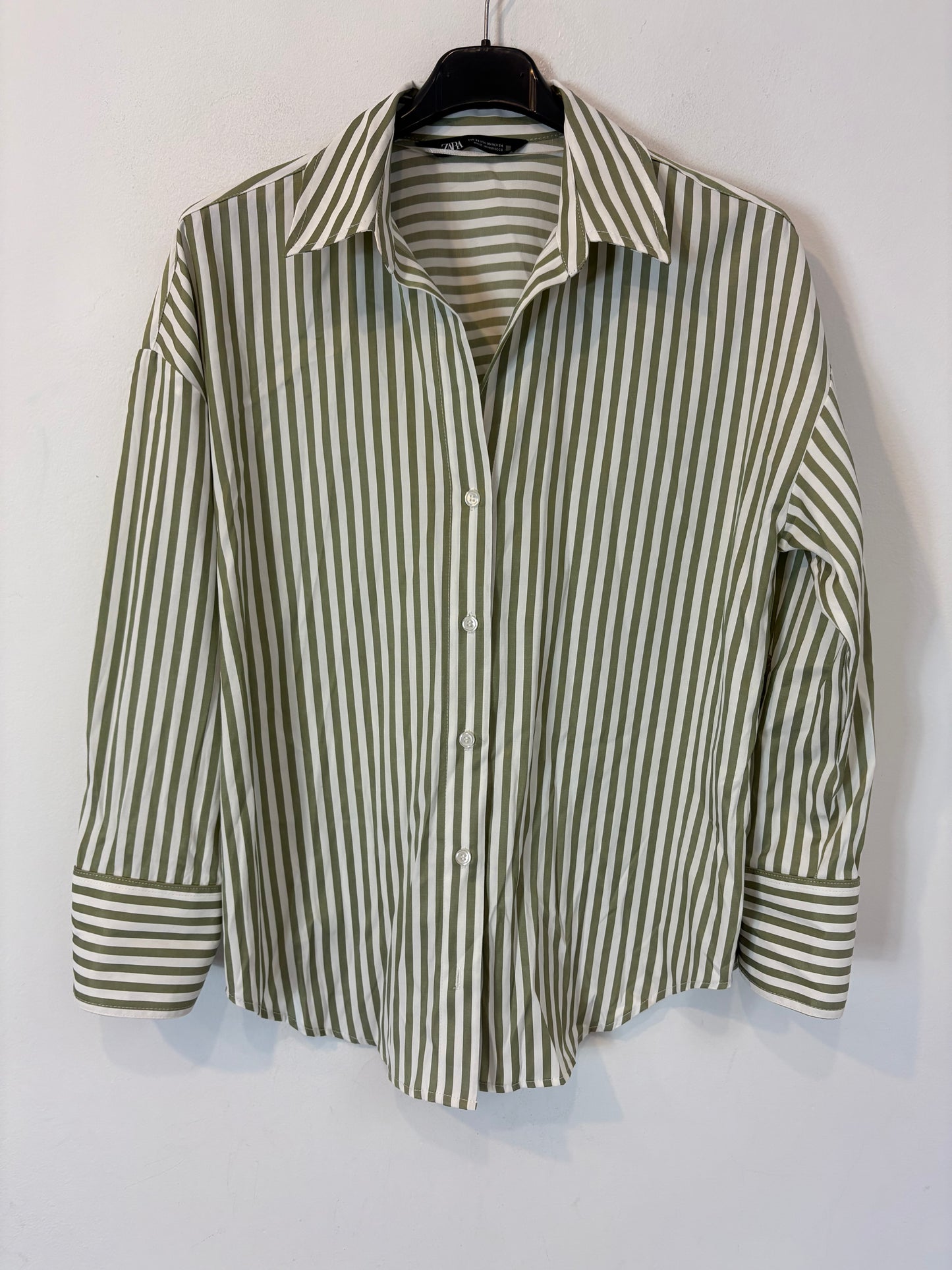 ZARA. Green striped shirt. XS(S)