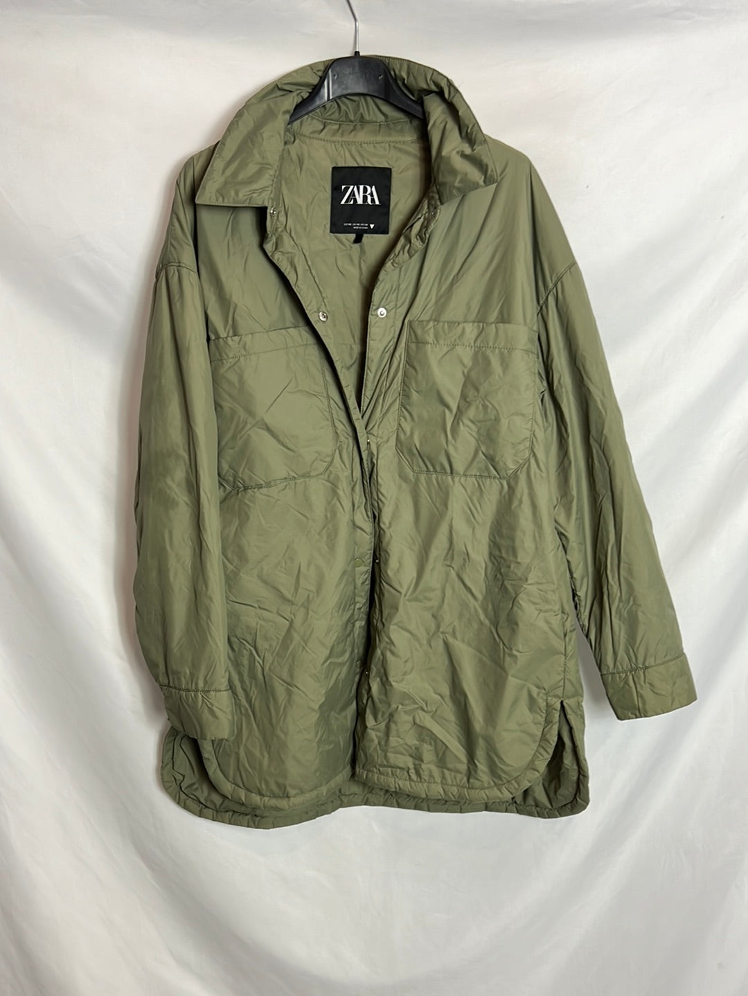 ZARA. Chaqueta verde acolchada. T XS (tara)