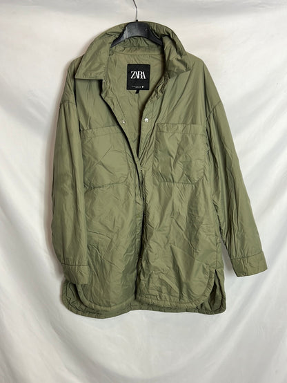 ZARA. Chaqueta verde acolchada. T XS (tara)