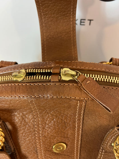 VALENTINO GARAVANI. Bolso camel detalles dorados (TARA)