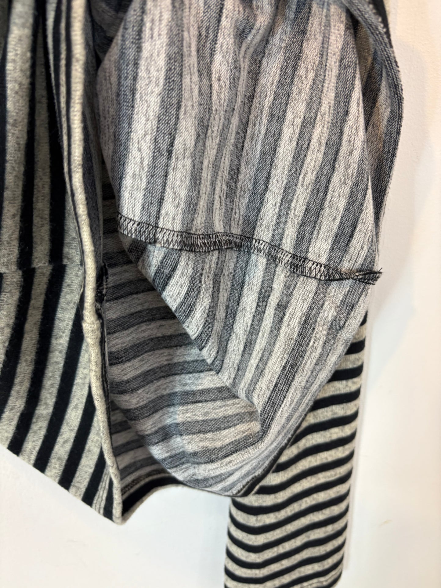 ZARA. Top punto rayas
