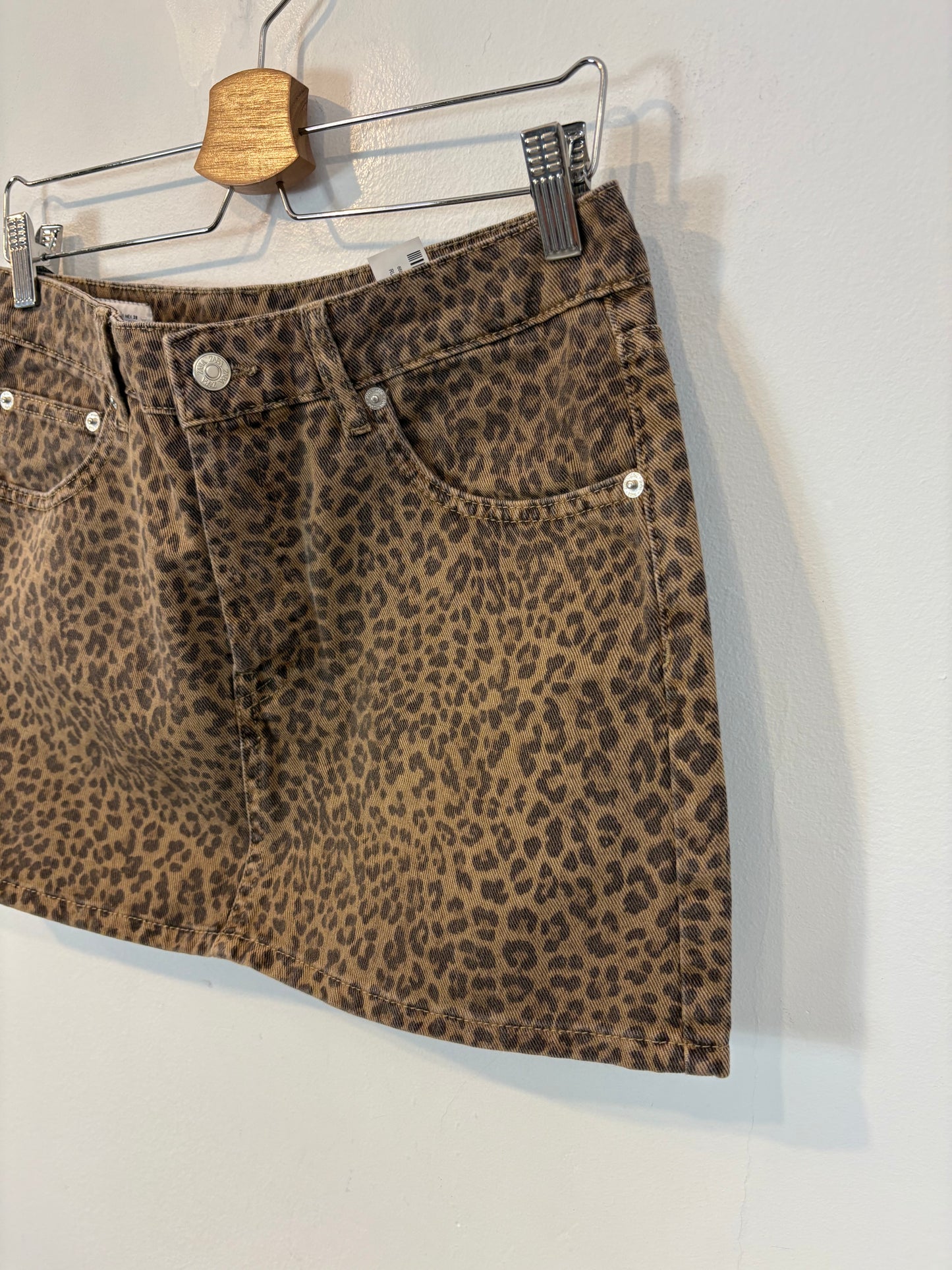 ZARA. Falda denim animal print abotonada