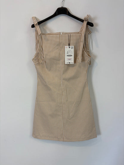 ZARA. Short beige and white gingham dress. TS