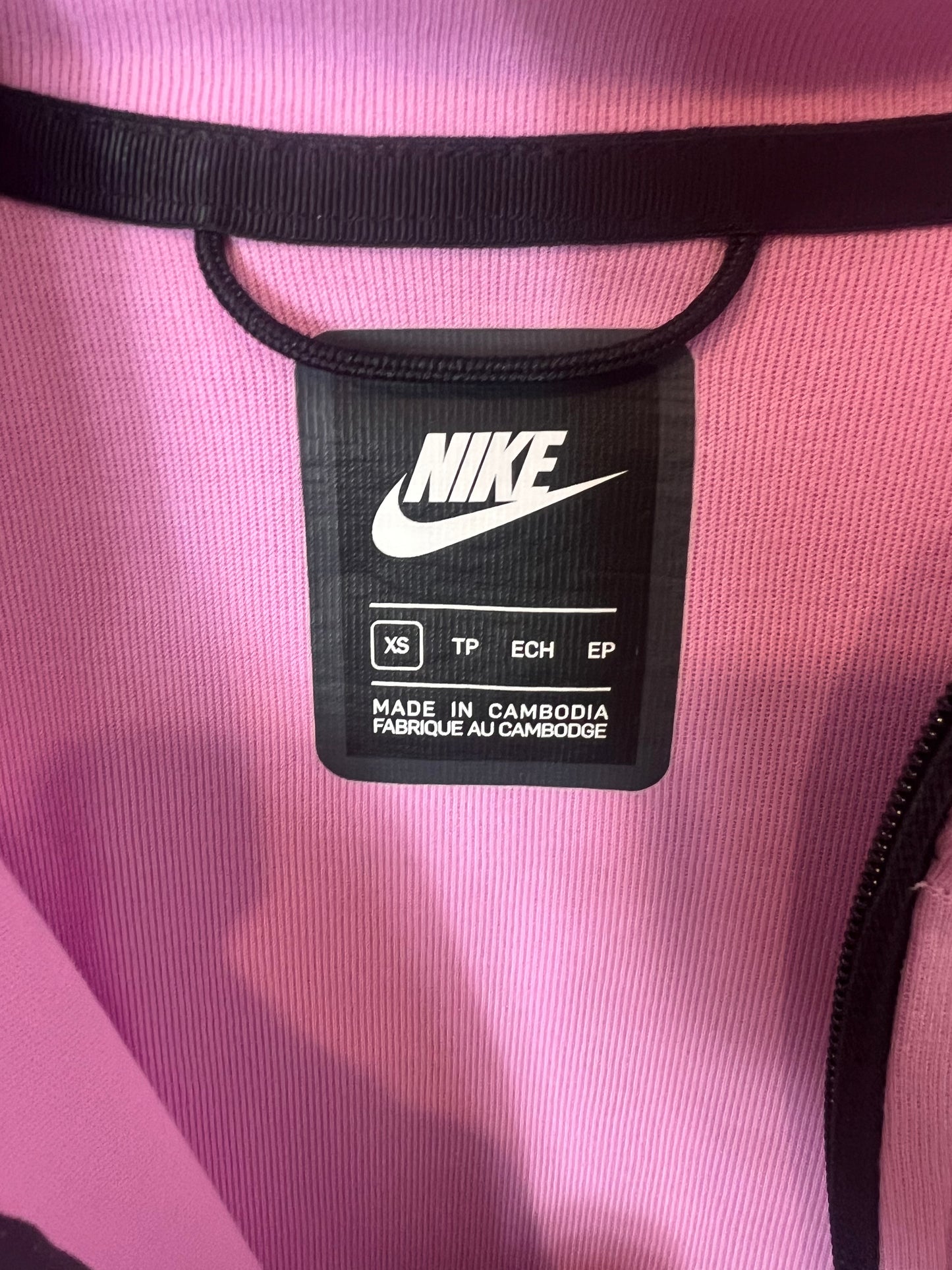 NIKE. Conjunto sudadera y pantalón felpa. T XS