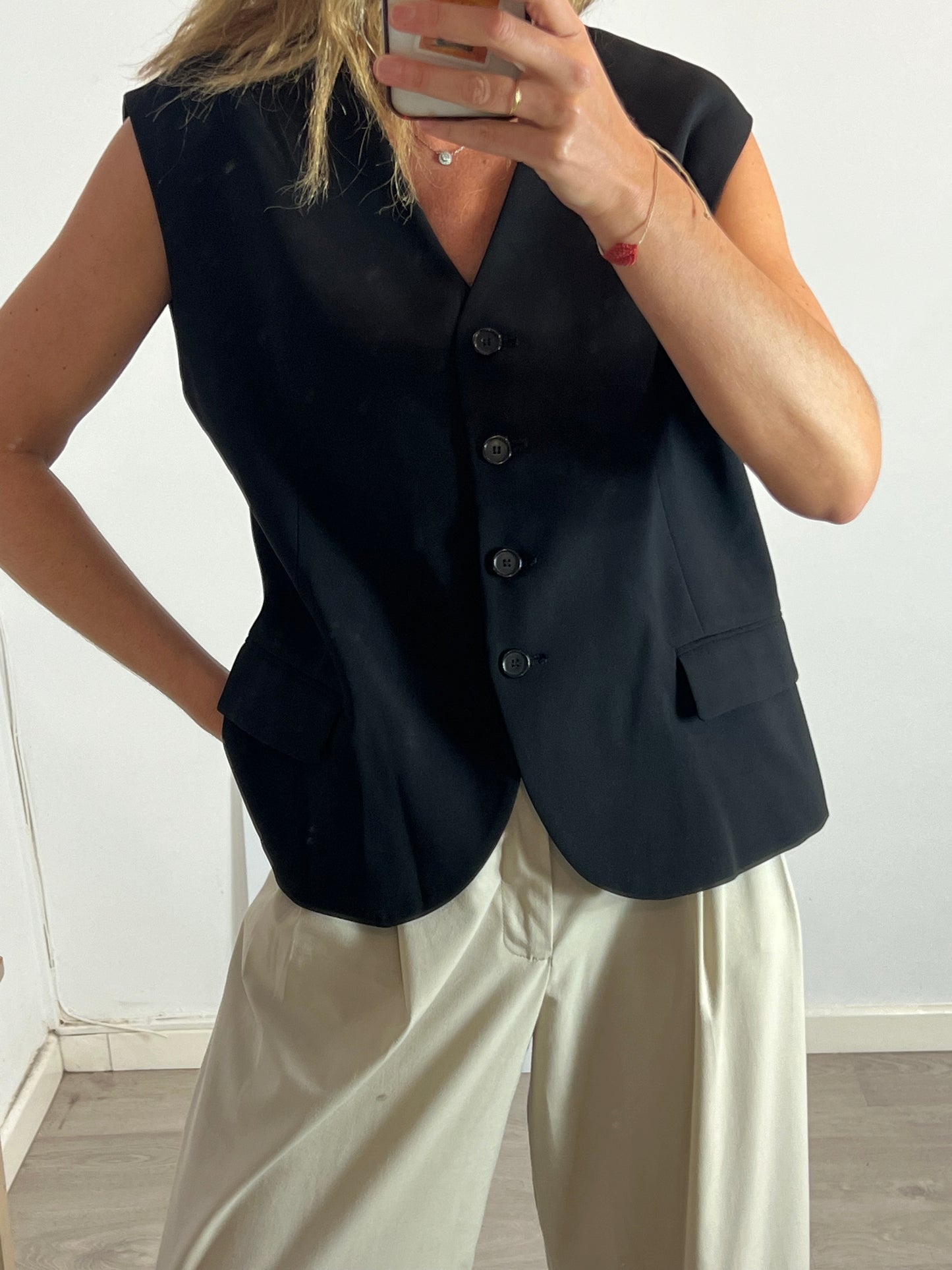 ZARA. Chaleco negro  abotonado  T.xxl