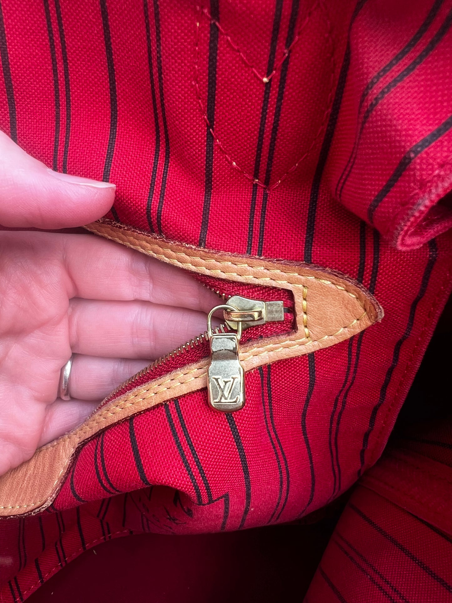 LOUIS VUITTON. Bolso neverfull