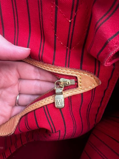 LOUIS VUITTON. Bolso neverfull