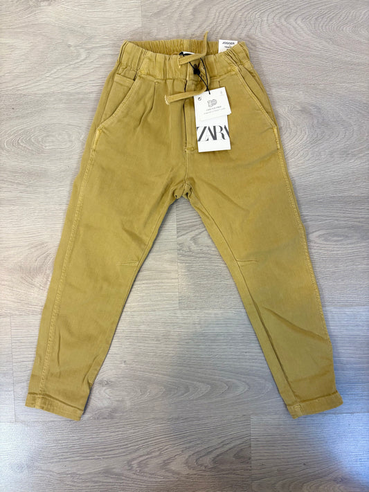 ZARA. Pantalón camel cintura elástica. T 6 años