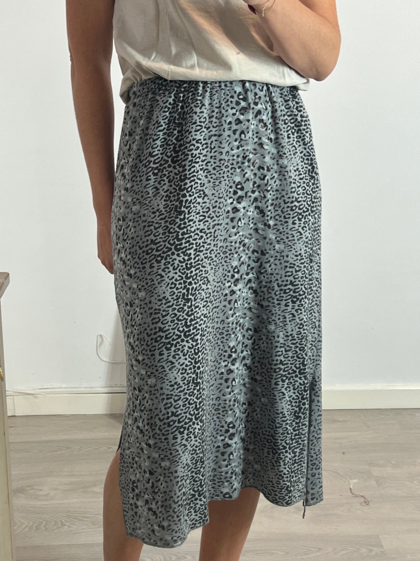ZÚA. Animal print knit midi skirt. TS