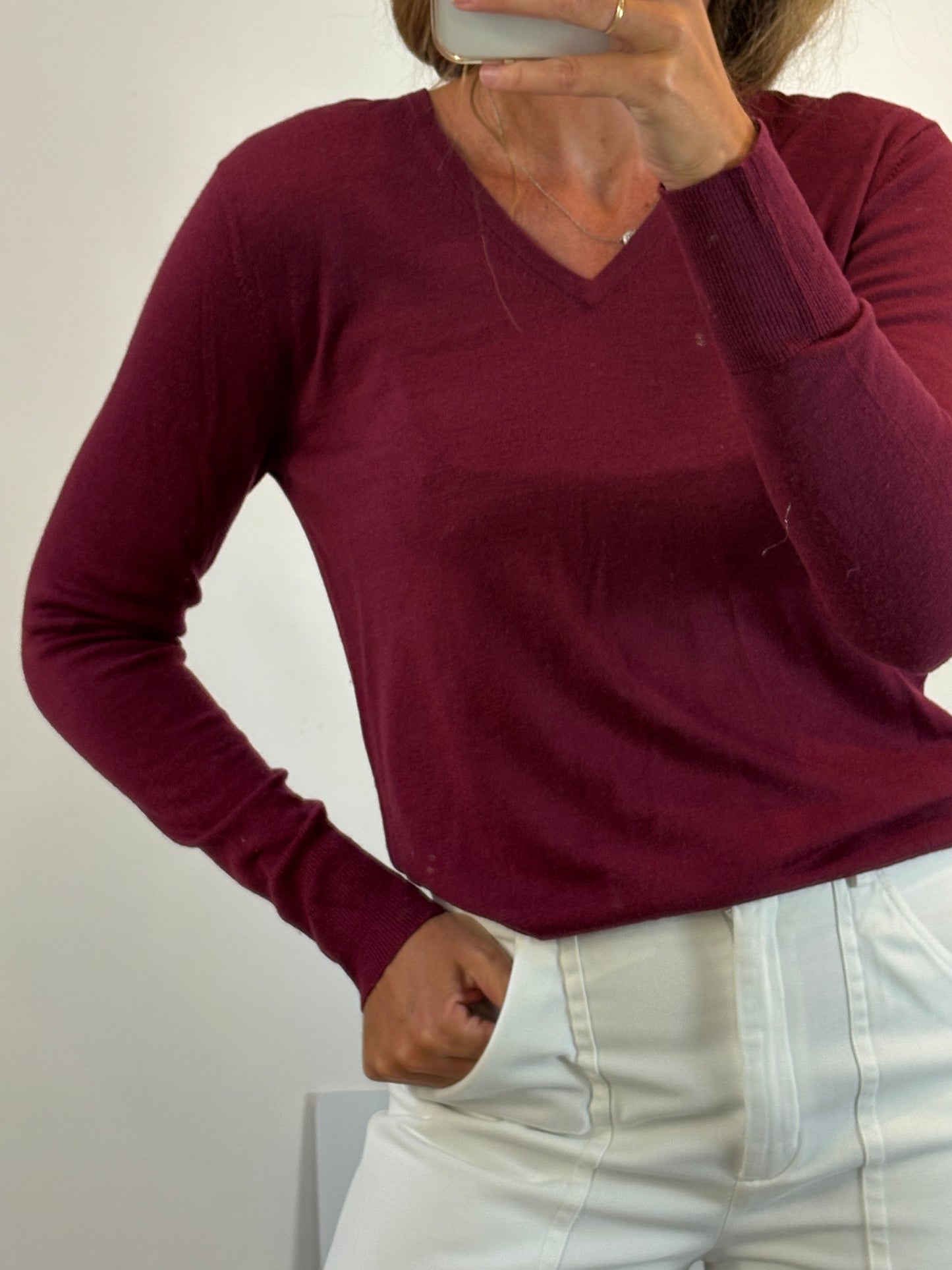 UNIQLO. Burgundy wool V-neck sweater. TS