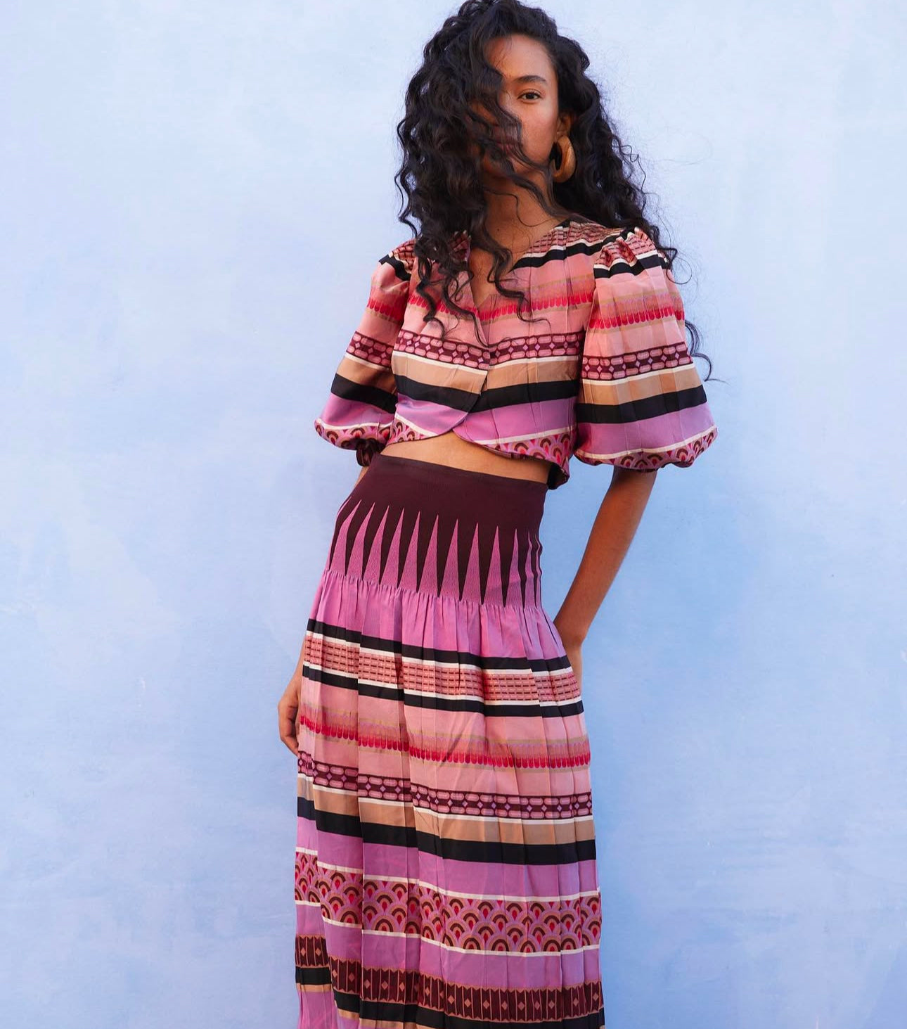 VANDERWILDE. Conjunto top y falda estampado. T 36