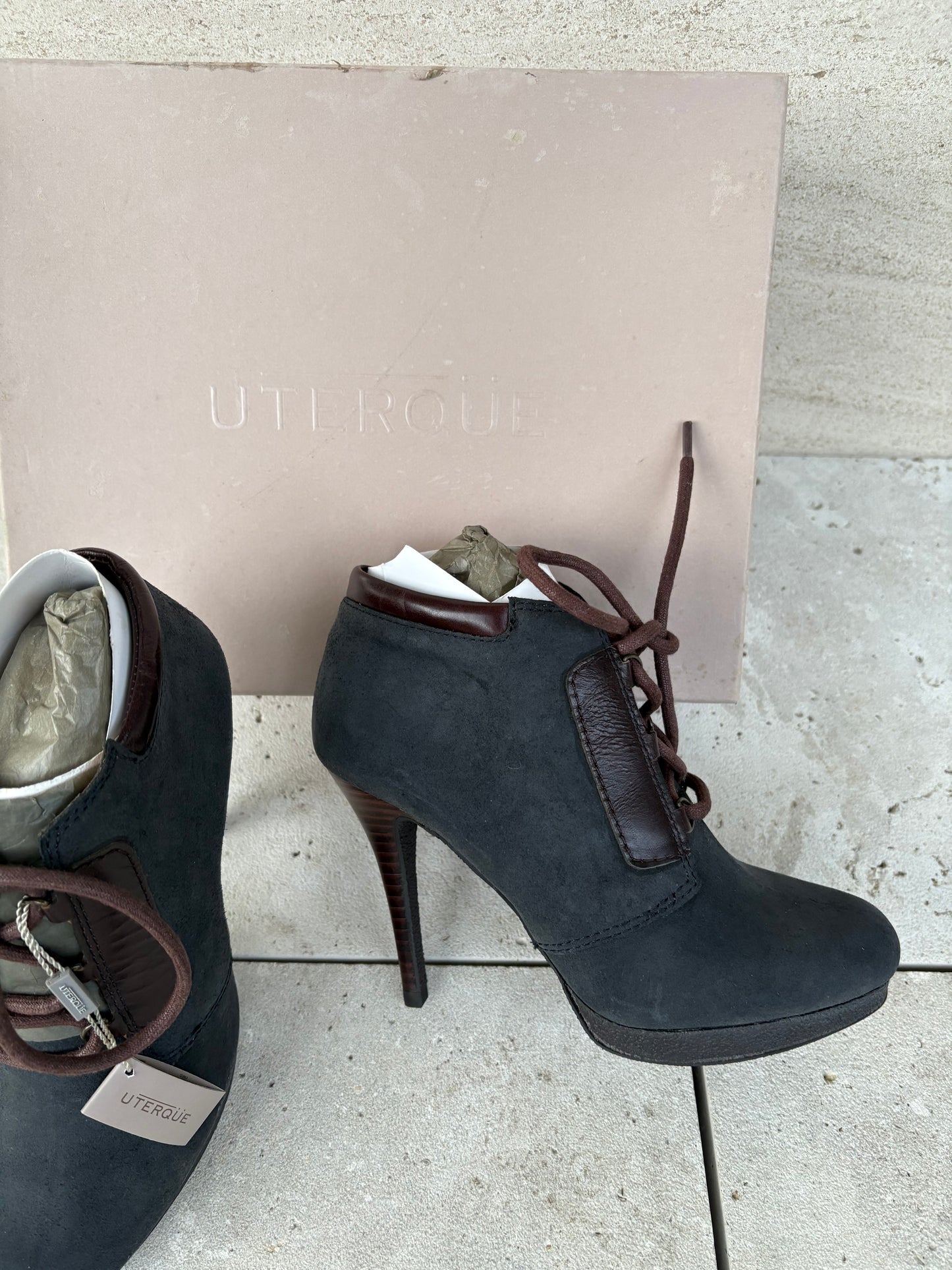 UTERQÜE. Botines piel cordones. T 37