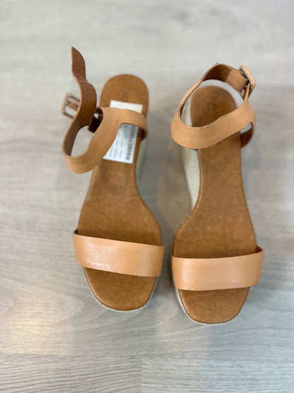 ELIAS RIVERA. Camel leather wedges, size 41