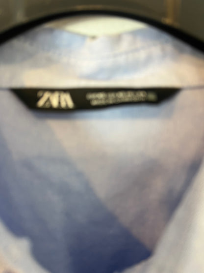 ZARA. Light blue oxford shirt. Size XS