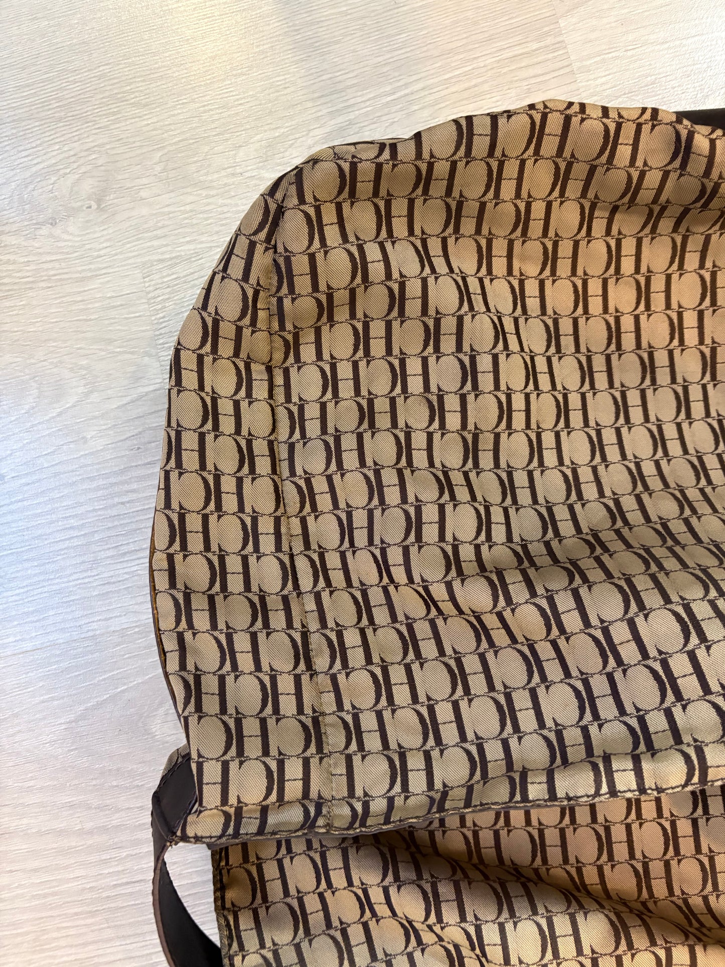 CAROLINA HERRERA. Bolso tela bandolera